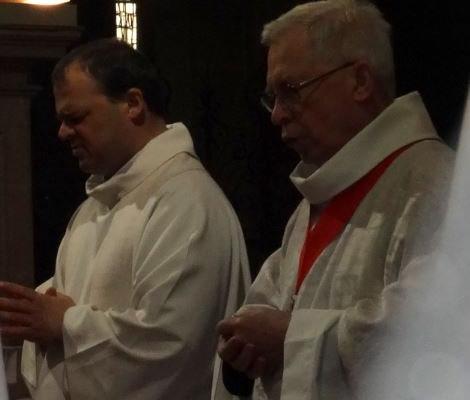 2 doyens : l'un pour les paroisses de Cambrai, l'autre pour le 'chapitre Cathedral'