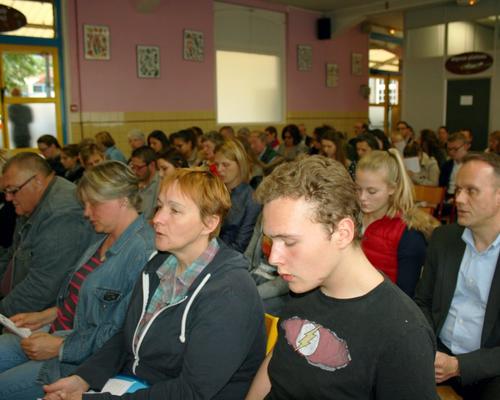 1505_Mgr rencontre les confirmands 18