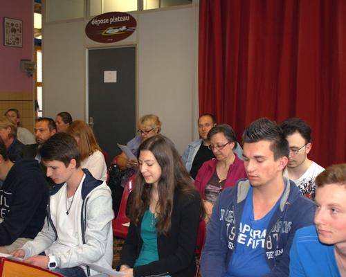 1505_Mgr rencontre les confirmands 19