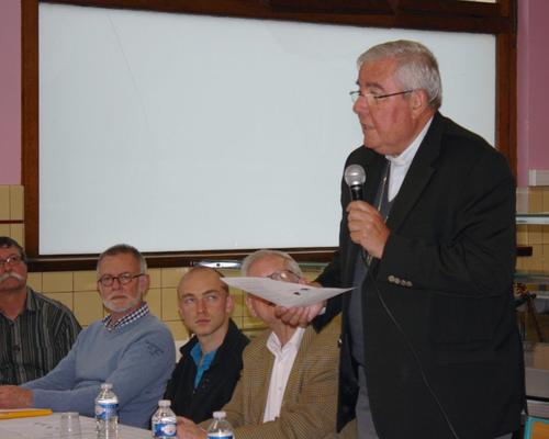 1505_Mgr rencontre les confirmands 35