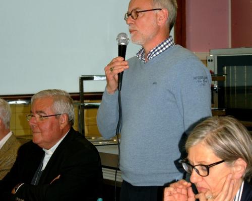 1505_Mgr rencontre les confirmands 49