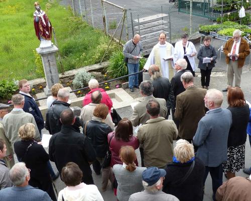 Rassemblement à la fontaine de St Etton