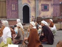 p&egrave;lerins attentifs