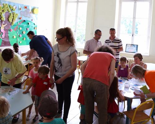atelier cartes postales  "moins de 7 ans et leurs parents" (3)... l'atelier se termine