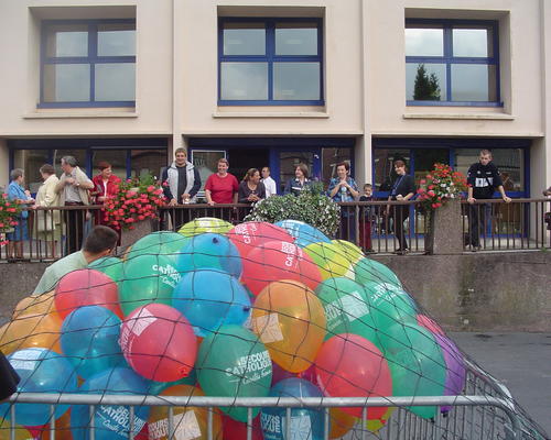 82 - on attend le lÃ¢cher de ballons
