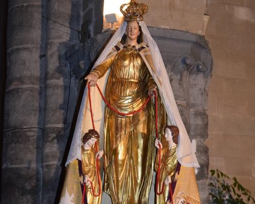 Notre-Dame-du-Saint-Cordon dans ses habits de lumière