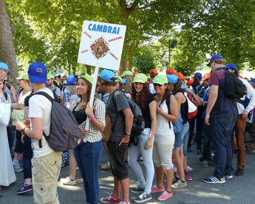 Lourdes2015_mercredi_proc-St-Sacrement (2) (Copier