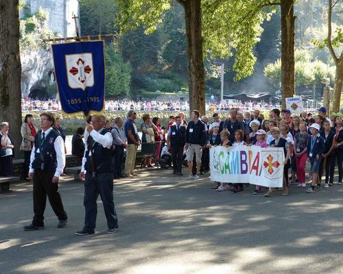 Lourdes2015_mercredi_proc-St-Sacrement (3) (Copier