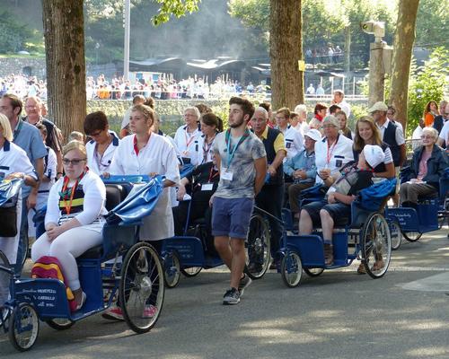 Lourdes2015_mercredi_proc-St-Sacrement (11) (Copie