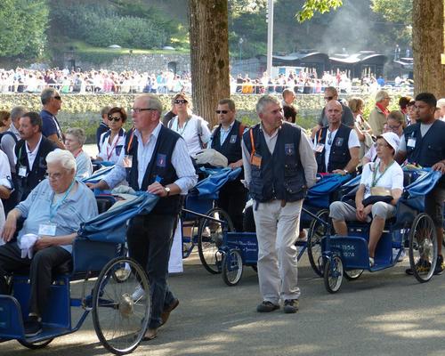 Lourdes2015_mercredi_proc-St-Sacrement (13) (Copie