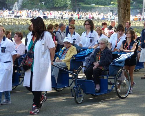 Lourdes2015_mercredi_proc-St-Sacrement (14) (Copie