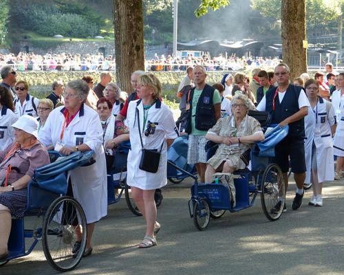 Lourdes2015_mercredi_proc-St-Sacrement (16) (Copie
