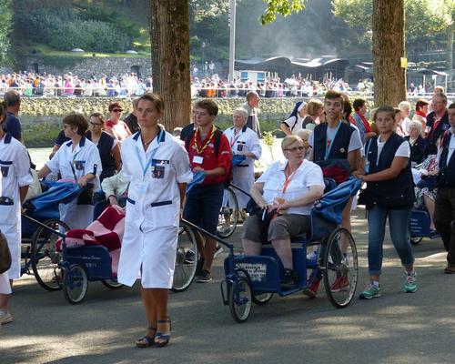Lourdes2015_mercredi_proc-St-Sacrement (17) (Copie