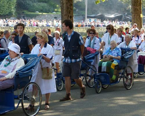 Lourdes2015_mercredi_proc-St-Sacrement (18) (Copie