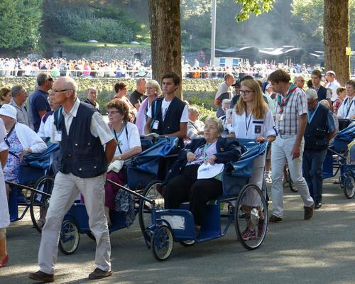 Lourdes2015_mercredi_proc-St-Sacrement (19) (Copie