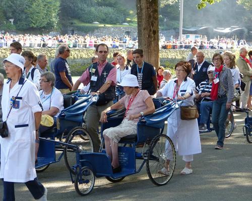 Lourdes2015_mercredi_proc-St-Sacrement (20) (Copie