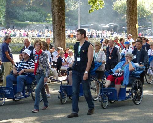 Lourdes2015_mercredi_proc-St-Sacrement (21) (Copie