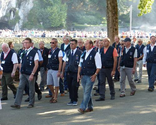 Lourdes2015_mercredi_proc-St-Sacrement (25) (Copie