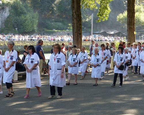 Lourdes2015_mercredi_proc-St-Sacrement (26) (Copie