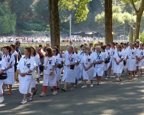 Lourdes2015_mercredi_proc-St-Sacrement (27) (Copie