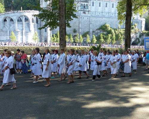 Lourdes2015_mercredi_proc-St-Sacrement (28) (Copie