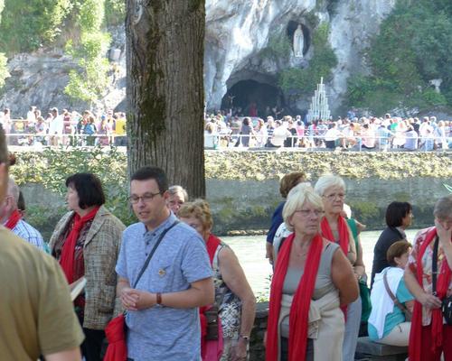 Lourdes2015_mercredi_proc-St-Sacrement (30) (Copie