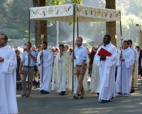 Lourdes2015_mercredi_proc-St-Sacrement (36) (Copie