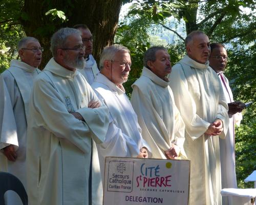 Lourdes2015_messe-cite-saint-pierre 23