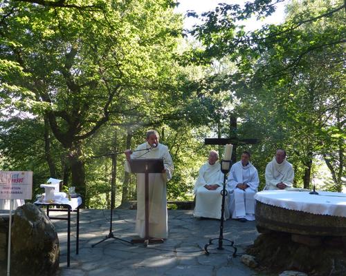 Lourdes2015_messe-cite-saint-pierre 26
