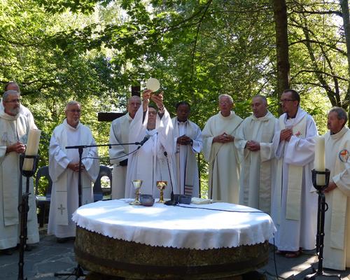 Lourdes2015_messe-cite-saint-pierre 33