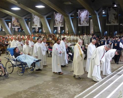 Lourdes2015_sacrement-malades 10