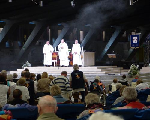 Lourdes2015_sacrement-malades 13