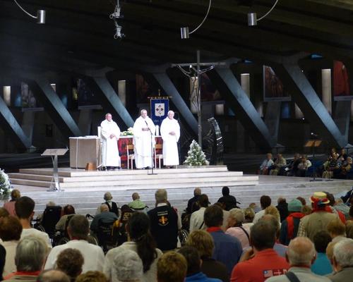 Lourdes2015_sacrement-malades 16