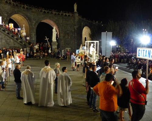 Lourdes2015_procession-mariale 38