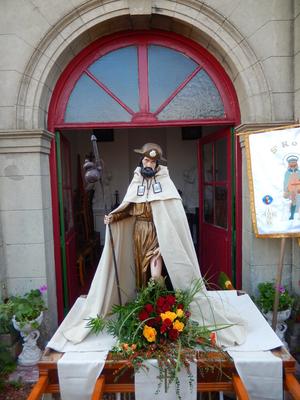 prête pour la procession du samedi soir