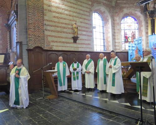Le temps de la messe 16