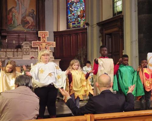 Psaume de la Création mimé par les enfants de l'ACE(Action Catholique des Enfants)