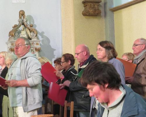 la chorale de mettre de la joie au cours de la messe et donner à l'assistance l'envie de chanter.