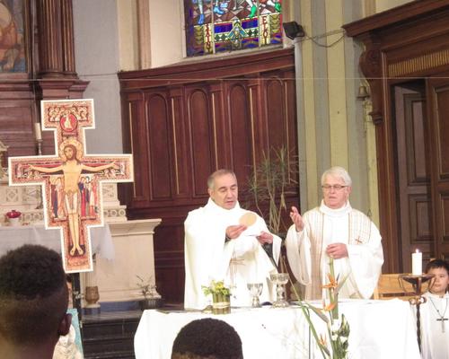 A la table eucharistique...