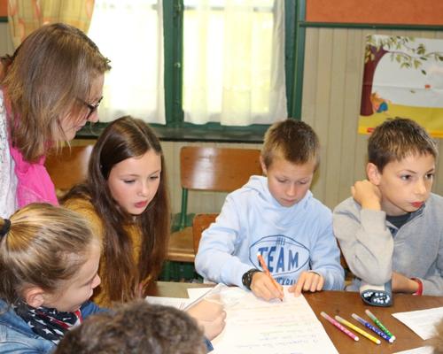 les jeunes rédigent une charte