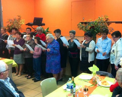 Chante chante la colombe et son rameux d'olivier...