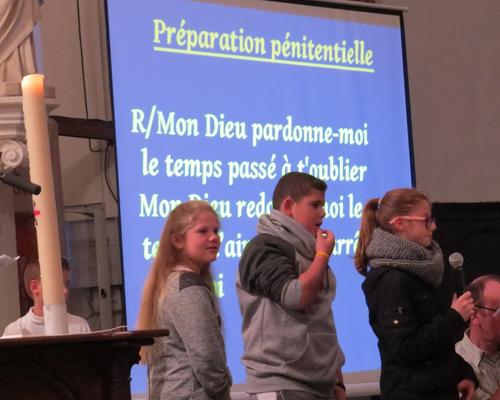 Prière pénitentielle où chacun essaie de voir ce qu'il pourrait améliorer dans son comportement avec les autres 