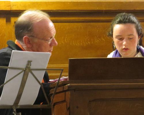 Ancien et nouvelle organistes pour soutenir la chorale