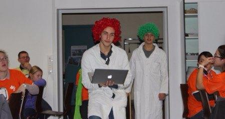 arrivée des deux frères scientifiques fous !