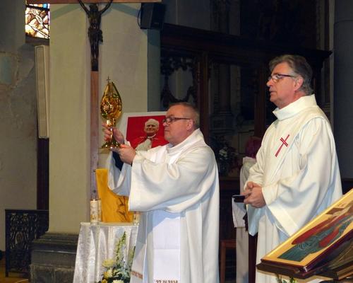 Messe avec les reliques de St Jean Paul II