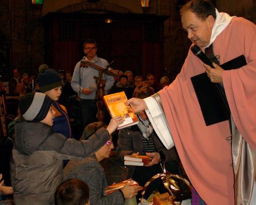 1512_Remise de Bibles 13