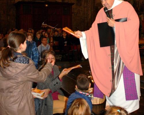 1512_Remise de Bibles 15