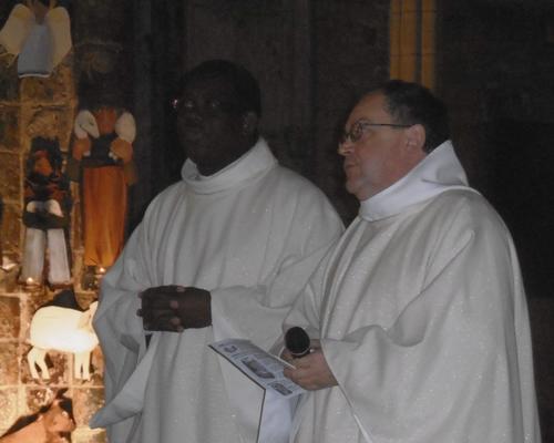 Les abbés Michel Masclet et Lucien Dabira.