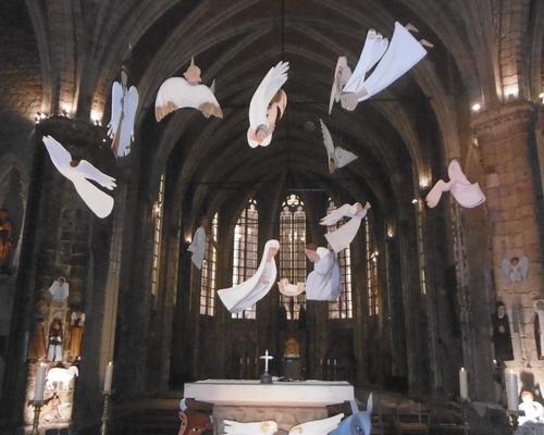 La crèche suspendue.