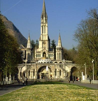 A-Lourdes-basiliques